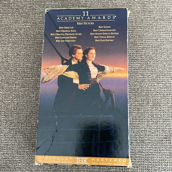 5/$25 Titanic VHS Movie Paramount James Cameron DiCaprio Winslet Academy Award - Picture 2 of 8